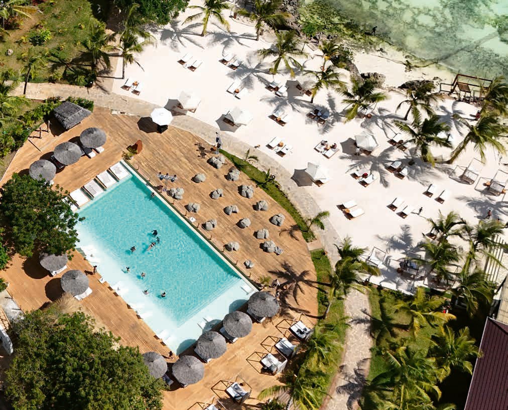 Sea Front Swim-up Suite
